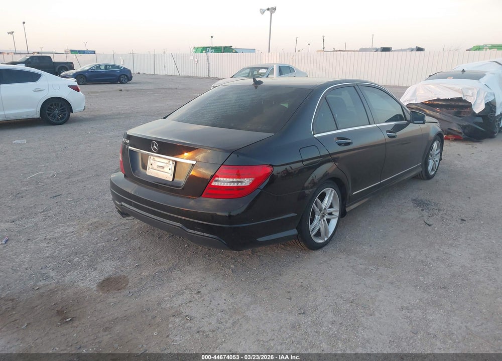 2013 MERCEDES-BENZ C 250 SPORT VIN: WDDGF4HB3DR286086