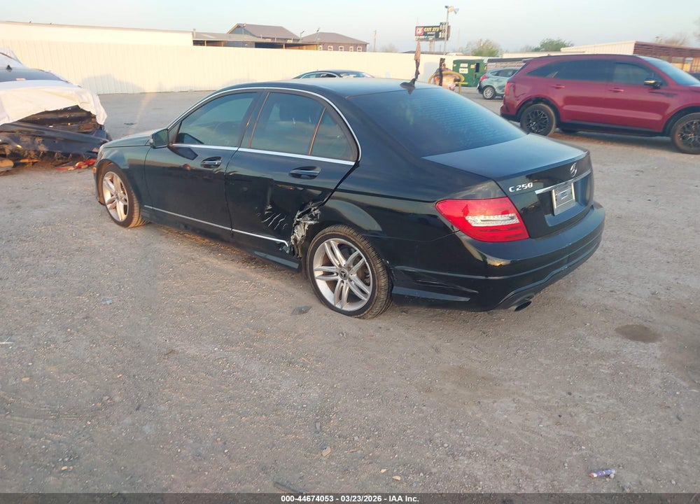2013 MERCEDES-BENZ C 250 SPORT VIN: WDDGF4HB3DR286086