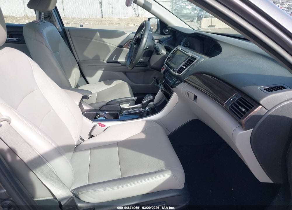 2017 HONDA ACCORD TOURING V6 VIN: 1HGCR3F92HA044907