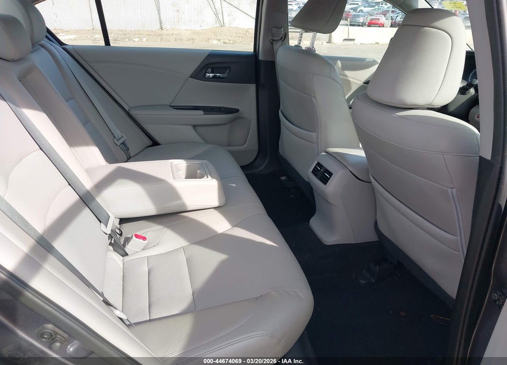 2017 HONDA ACCORD TOURING V6 VIN: 1HGCR3F92HA044907