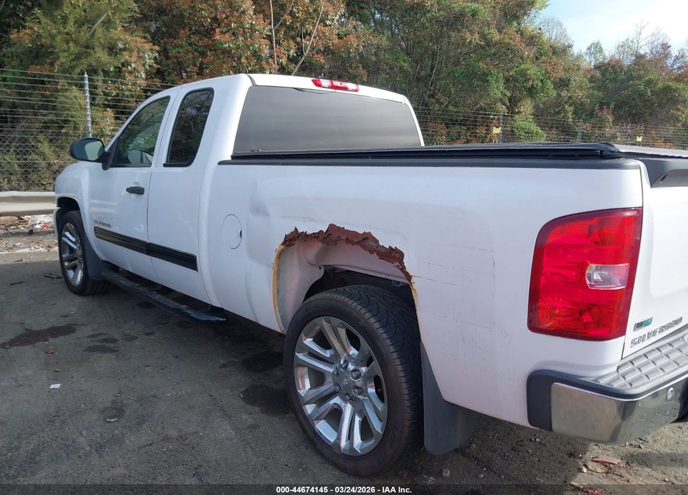 2011 CHEVROLET SILVERADO 1500 LT VIN: 1GCRKSE32BZ224546