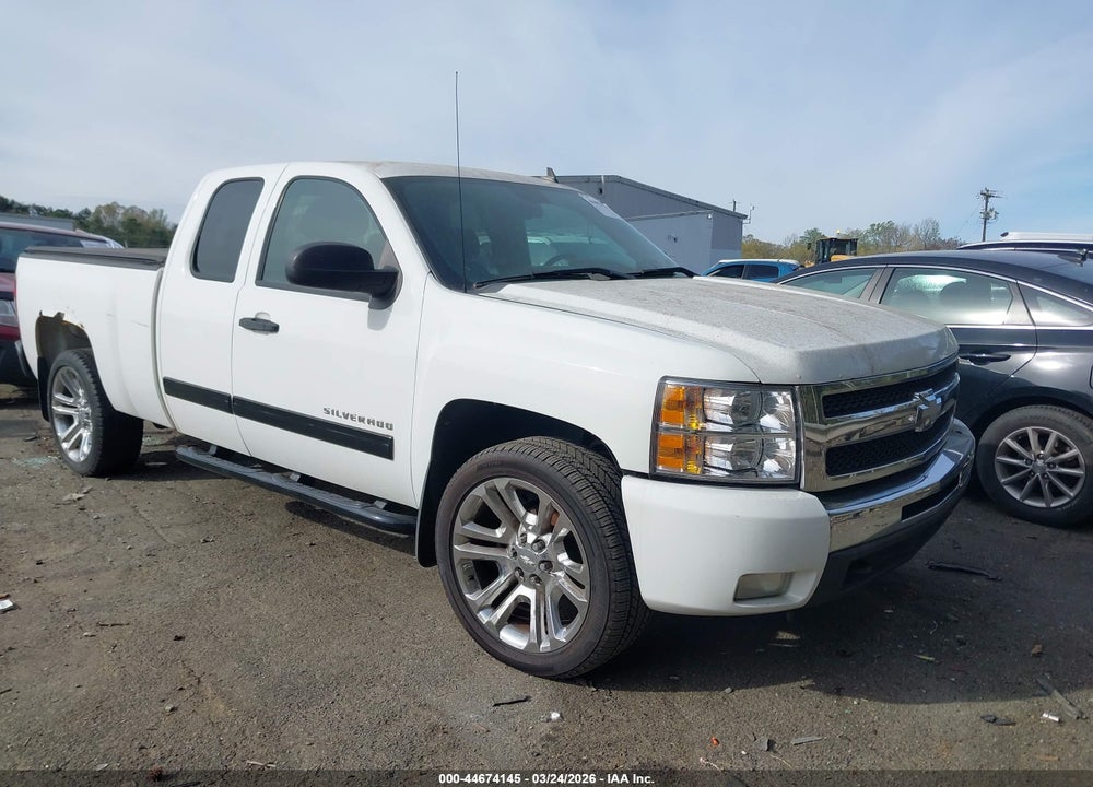 2011 CHEVROLET SILVERADO 1500 LT VIN: 1GCRKSE32BZ224546