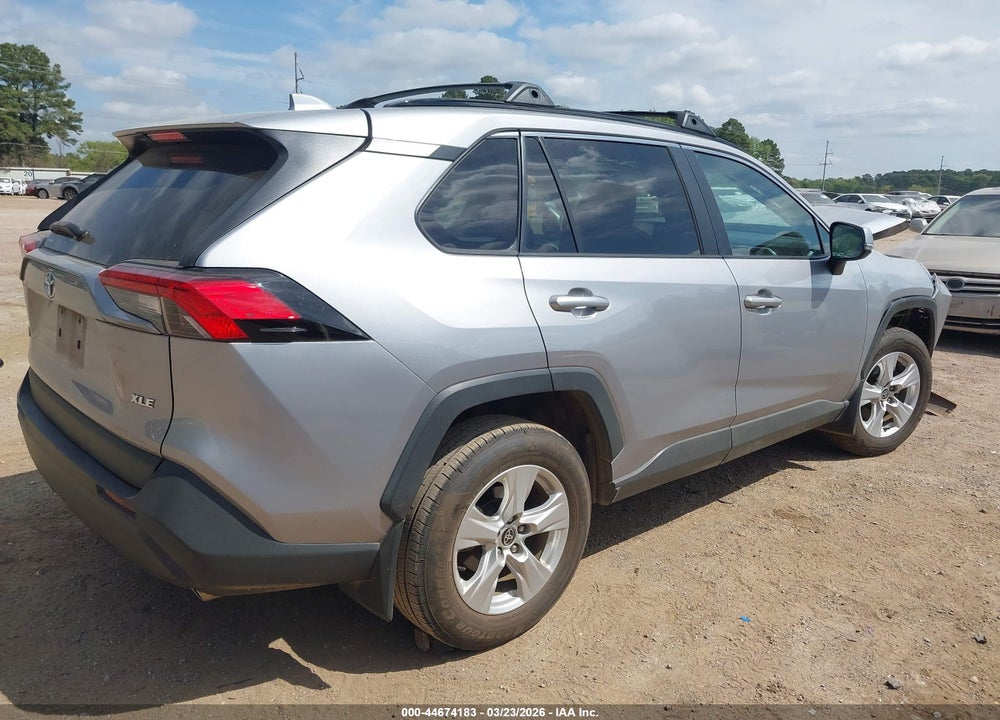 2021 TOYOTA RAV4 XLE VIN: 2T3W1RFV3MC160360