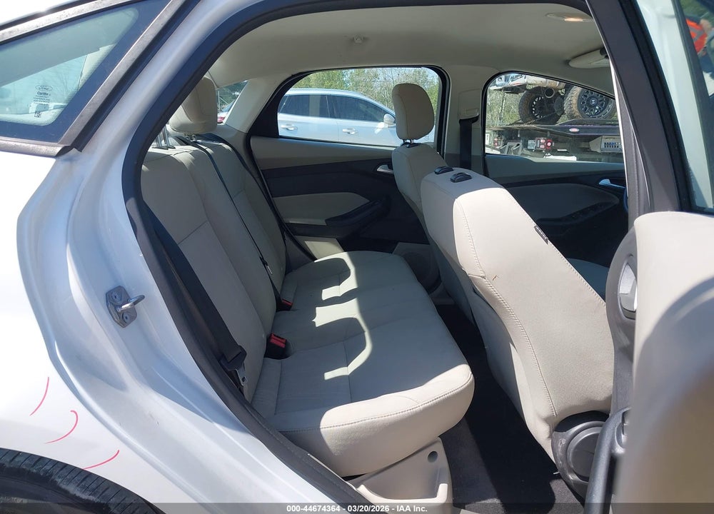 2018 FORD FOCUS SE VIN: 1FADP3F2XJL265604