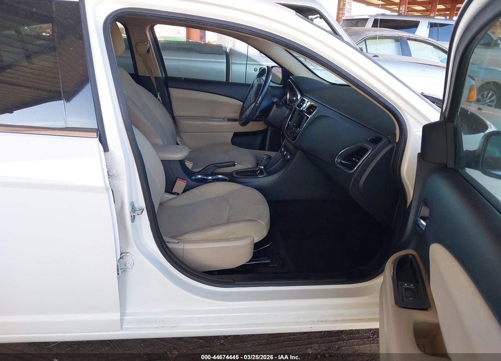 2011 CHRYSLER 200 TOURING VIN: 1C3BC1FG2BN504733