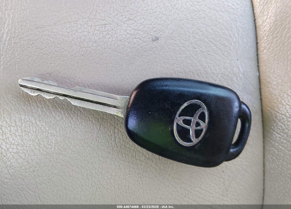 2013 TOYOTA RAV4 XLE VIN: 2T3WFREV1DW017666