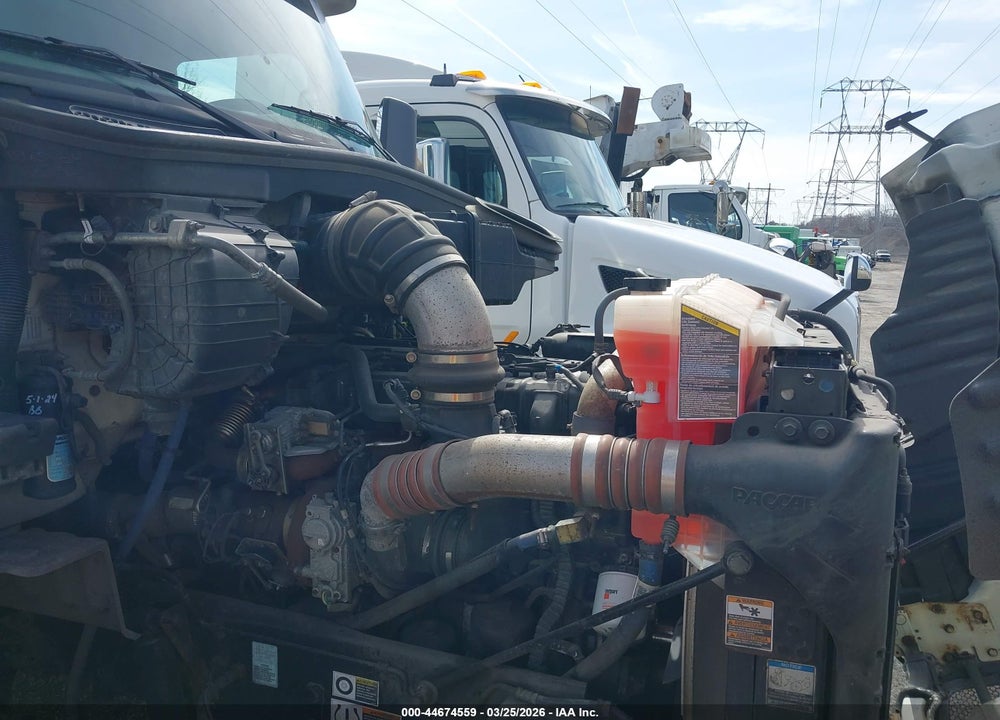 2017 PETERBILT 579 VIN: 1XPBDP9X4HD416786