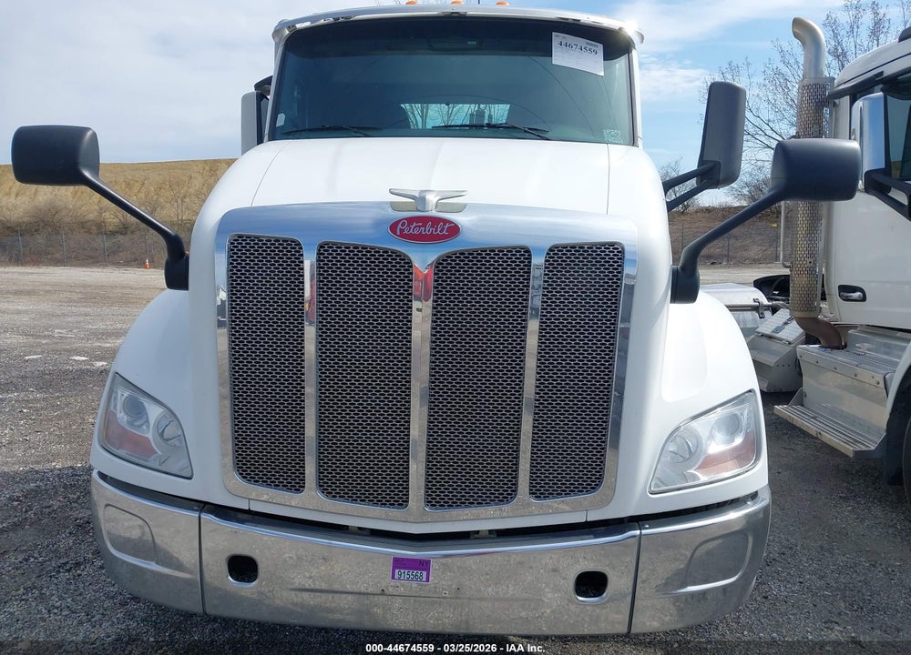 2017 PETERBILT 579 VIN: 1XPBDP9X4HD416786