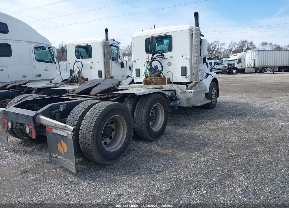 2017 PETERBILT 579 VIN: 1XPBDP9X4HD416786