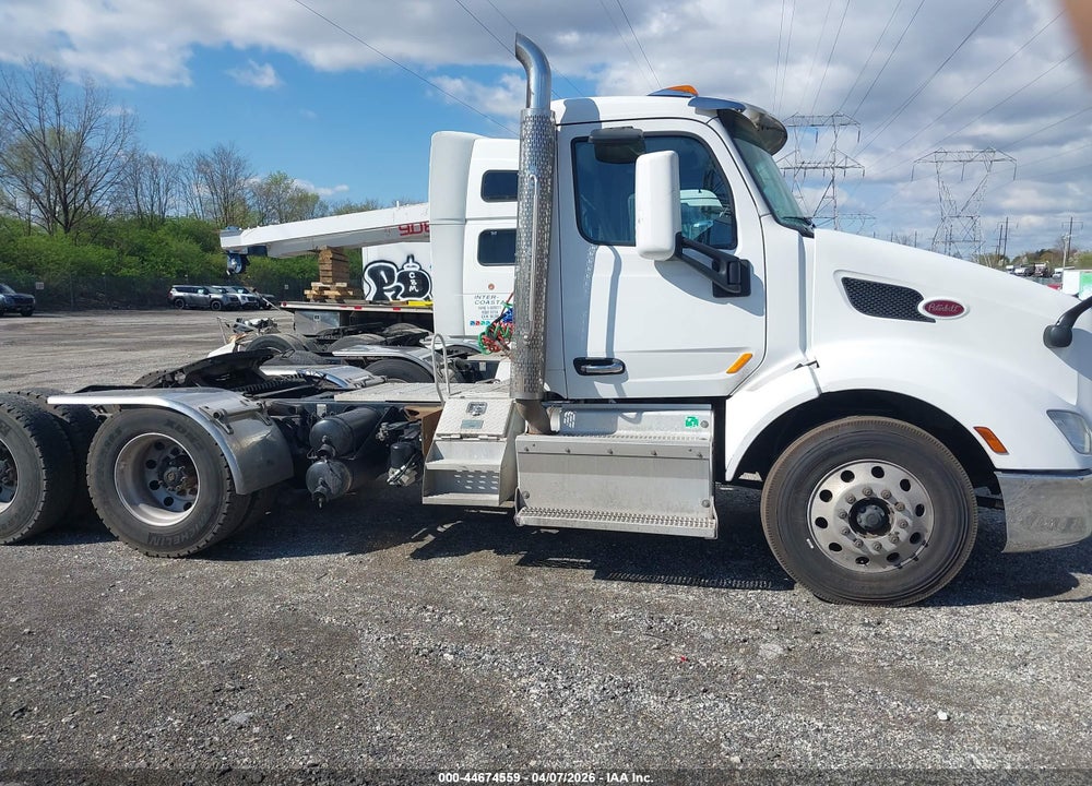 2017 PETERBILT 579 VIN: 1XPBDP9X4HD416786