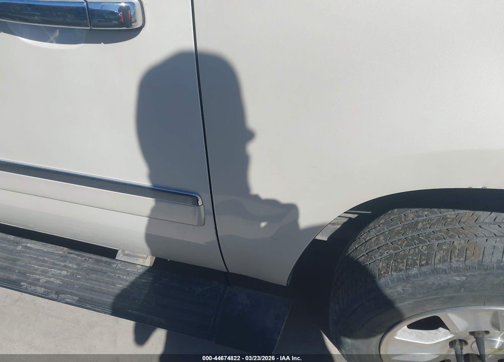 2010 GMC YUKON XL 1500 DENALI VIN: 1GKUCMEF3AR205181