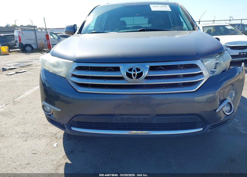 2011 TOYOTA HIGHLANDER BASE V6 VIN: 5TDBK3EH7BS077337
