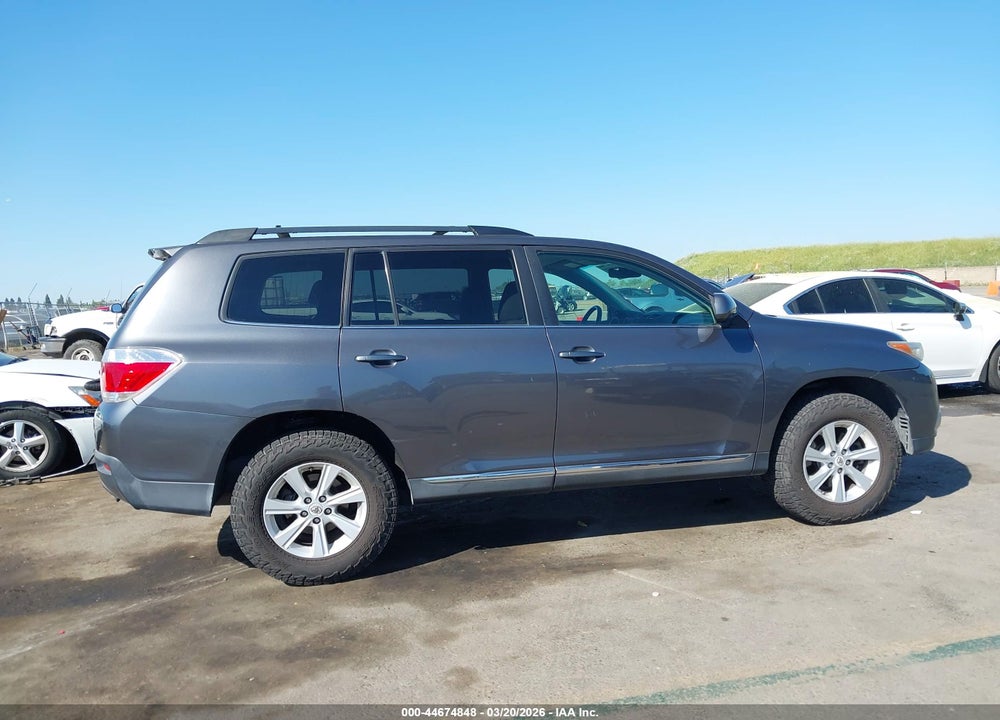 2011 TOYOTA HIGHLANDER BASE V6 VIN: 5TDBK3EH7BS077337
