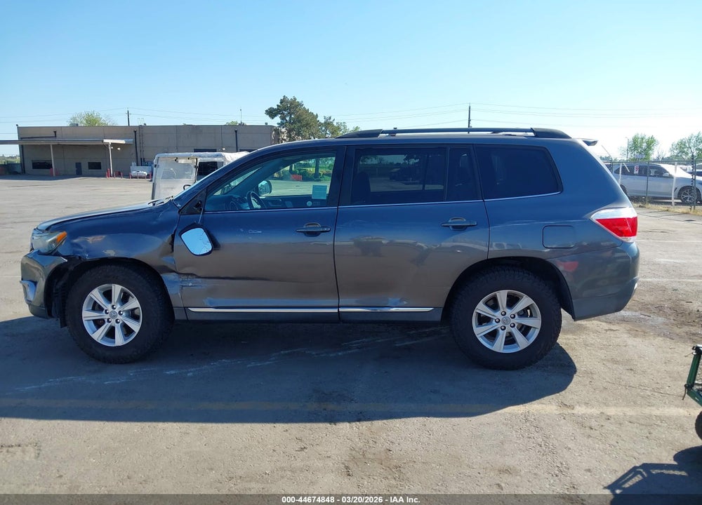 2011 TOYOTA HIGHLANDER BASE V6 VIN: 5TDBK3EH7BS077337