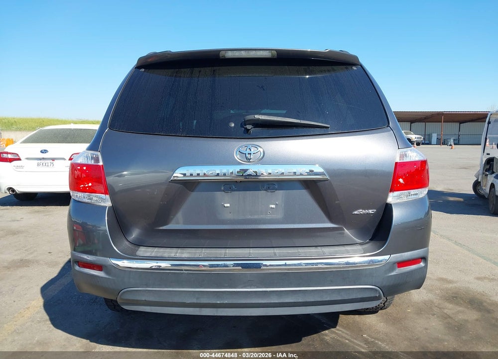 2011 TOYOTA HIGHLANDER BASE V6 VIN: 5TDBK3EH7BS077337
