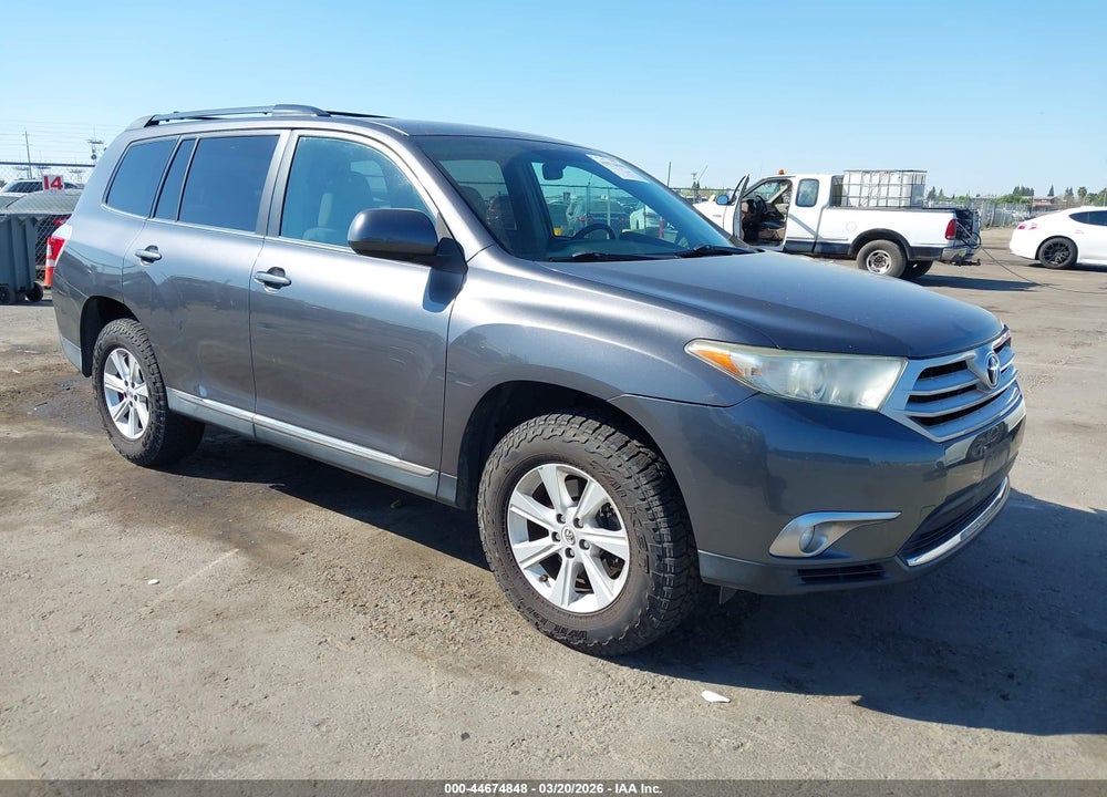 2011 TOYOTA HIGHLANDER BASE V6 VIN: 5TDBK3EH7BS077337