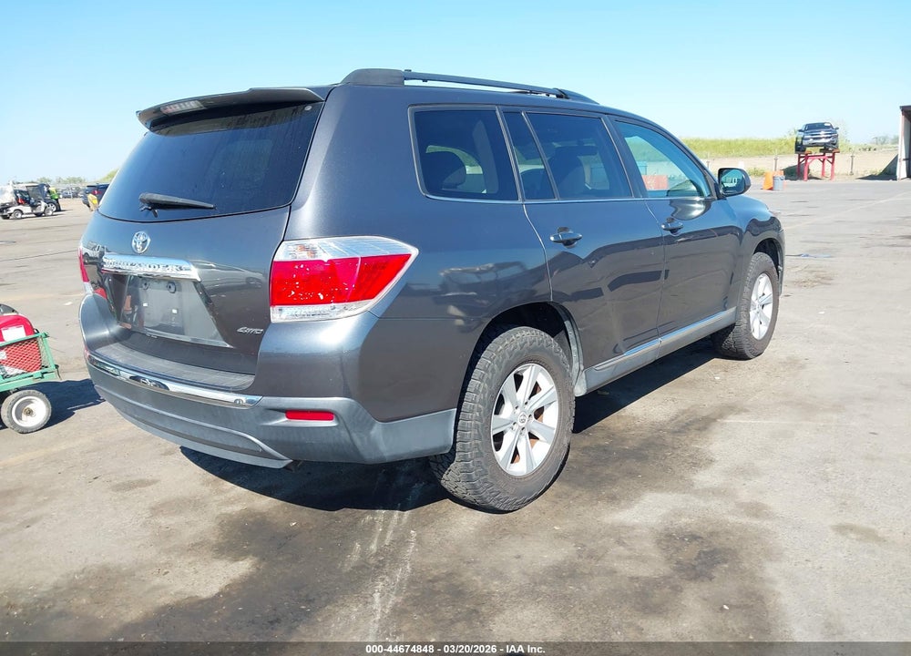 2011 TOYOTA HIGHLANDER BASE V6 VIN: 5TDBK3EH7BS077337