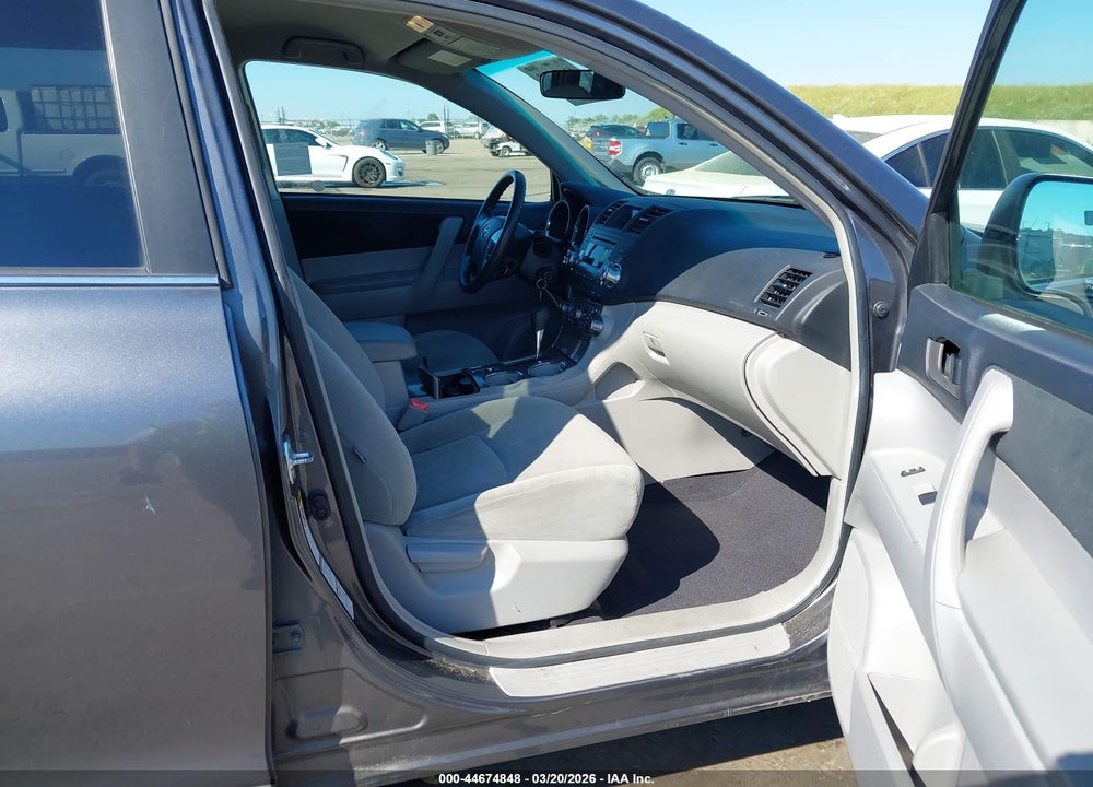 2011 TOYOTA HIGHLANDER BASE V6 VIN: 5TDBK3EH7BS077337