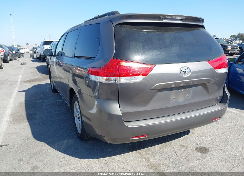 2011 TOYOTA SIENNA LE V6 VIN: 5TDKK3DC5BS145396