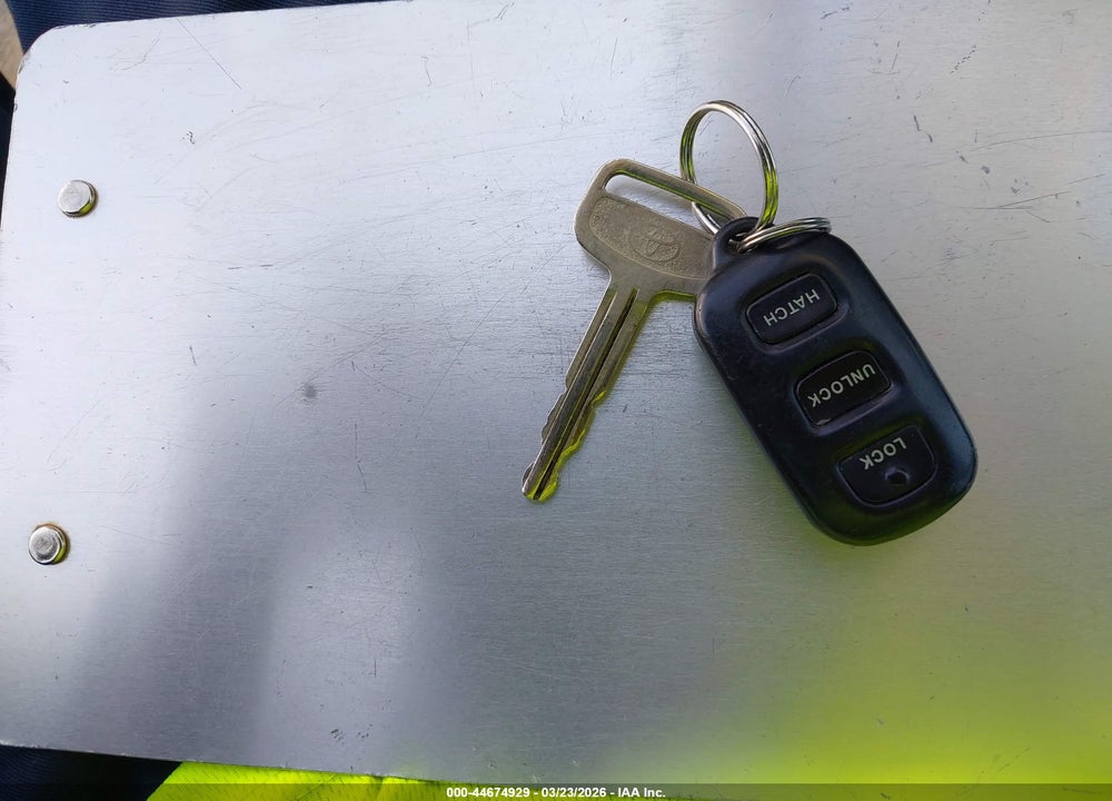 2004 TOYOTA MATRIX XR VIN: 2T1KR32E24C216307