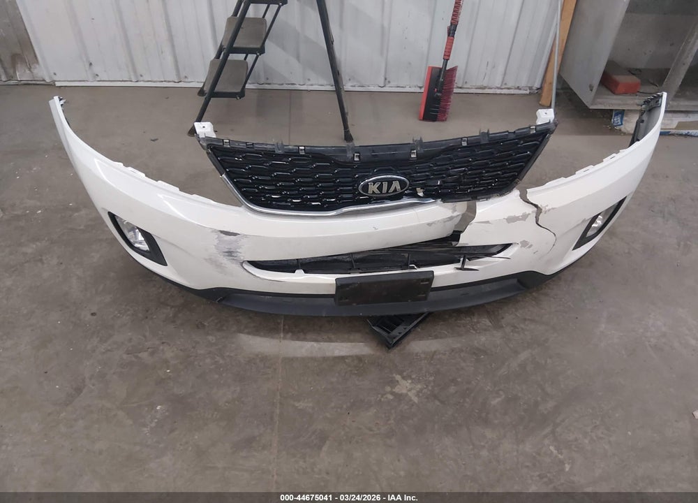 2015 KIA SORENTO LX VIN: 5XYKTCA6XFG606610