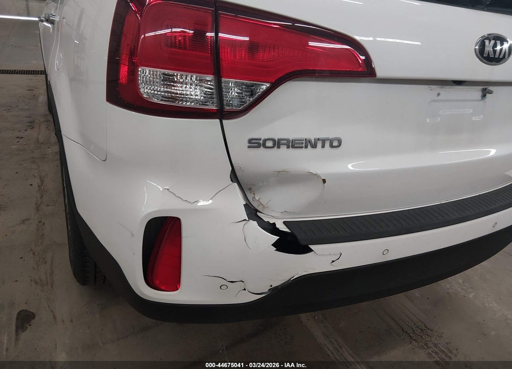 2015 KIA SORENTO LX VIN: 5XYKTCA6XFG606610