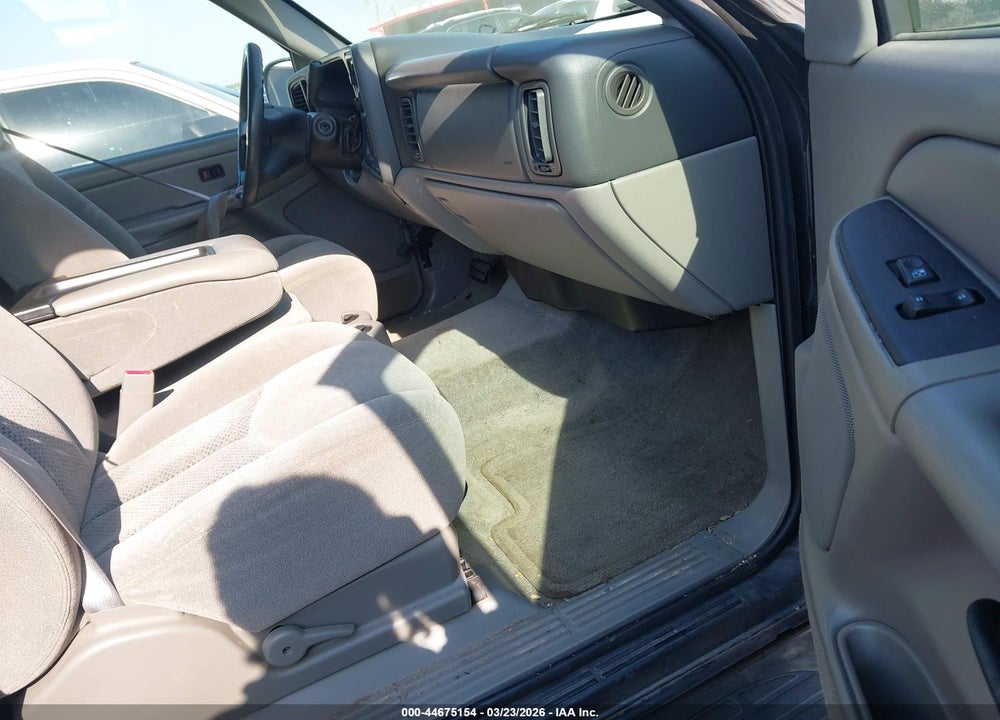 2004 CHEVROLET SUBURBAN 1500 LS VIN: 3GNEC16Z84G319020