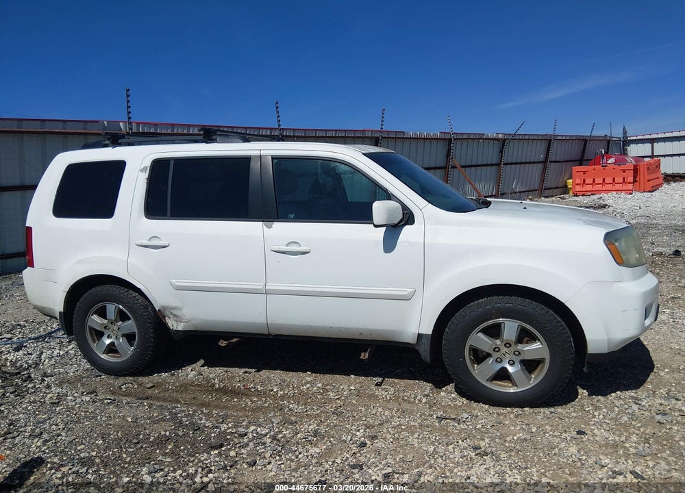 2011 HONDA PILOT EX-L VIN: 5FNYF4H51BB085072