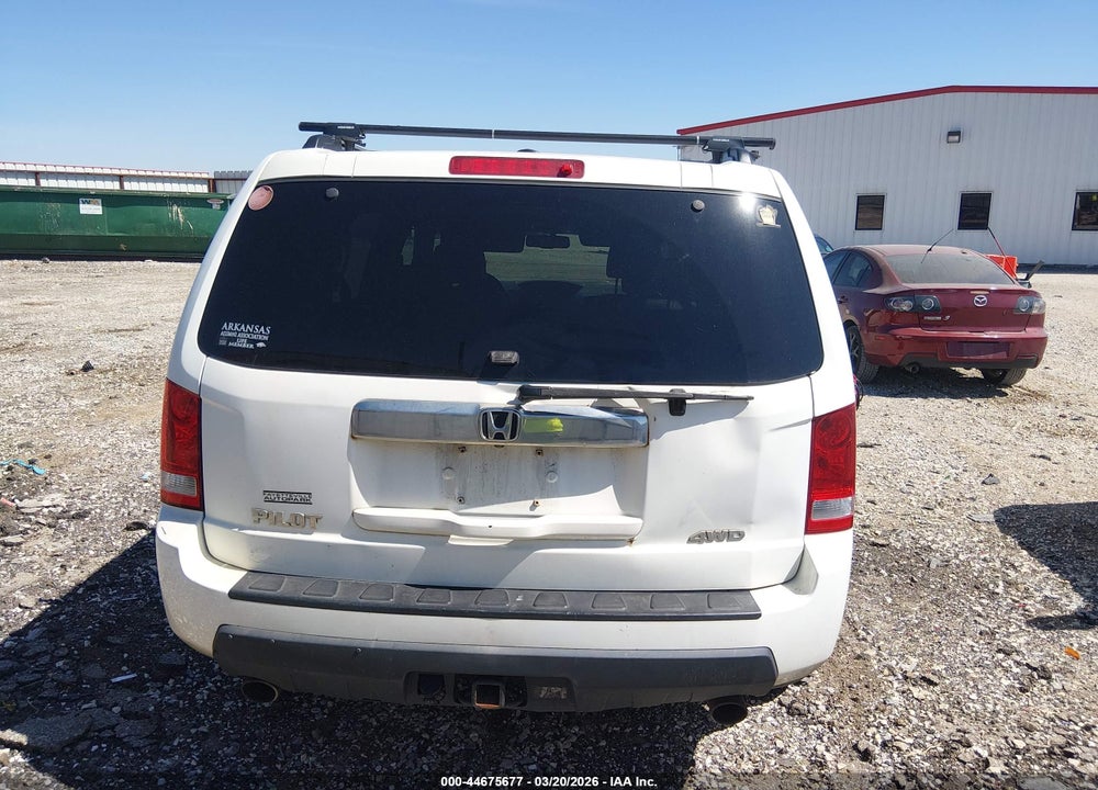 2011 HONDA PILOT EX-L VIN: 5FNYF4H51BB085072