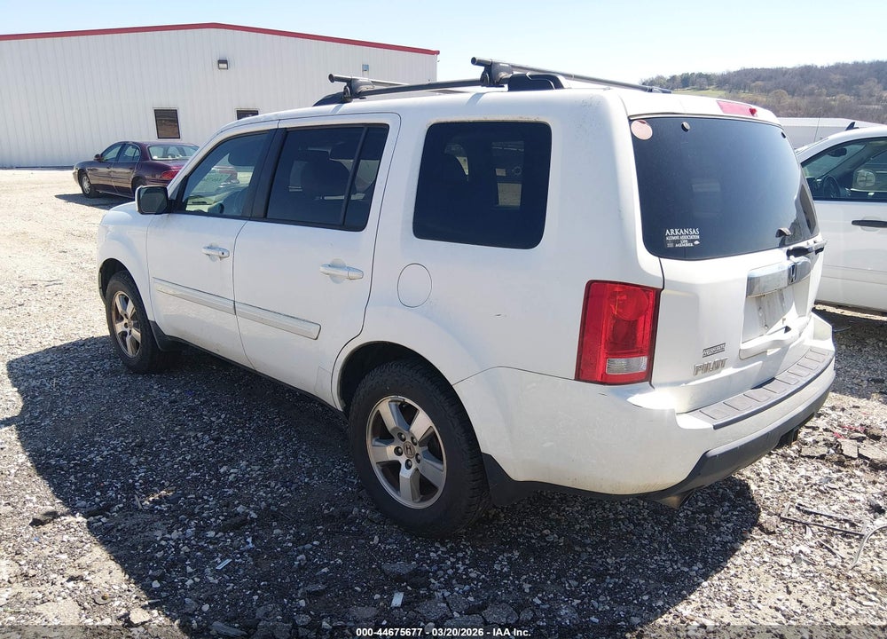 2011 HONDA PILOT EX-L VIN: 5FNYF4H51BB085072