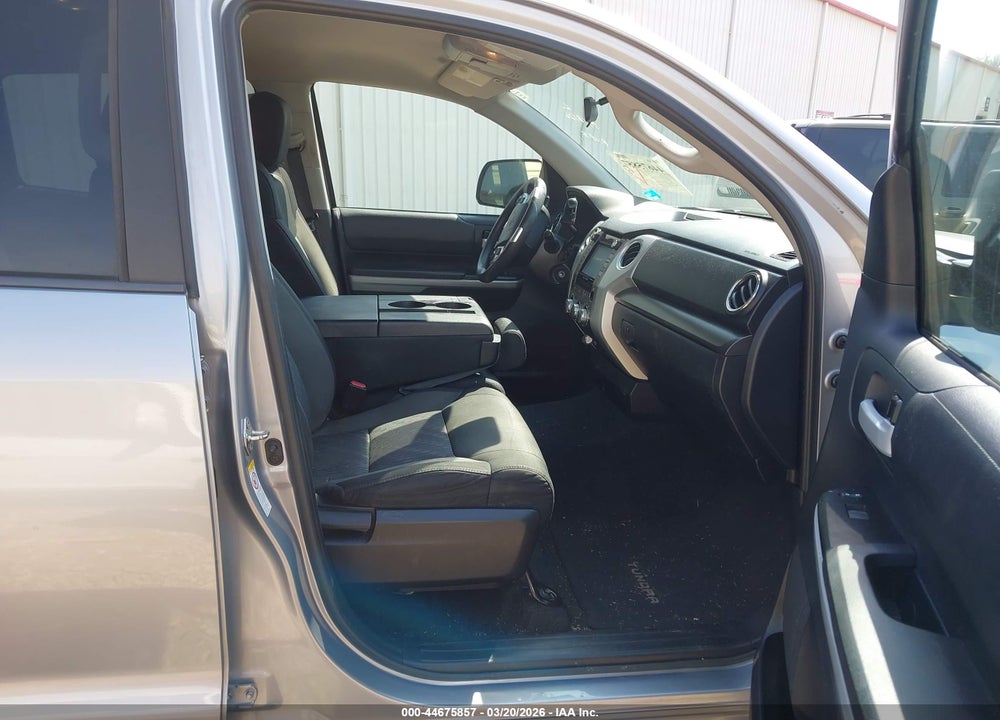 2018 TOYOTA TUNDRA SR5 5.7L V8 VIN: 5TFEY5F18JX229997