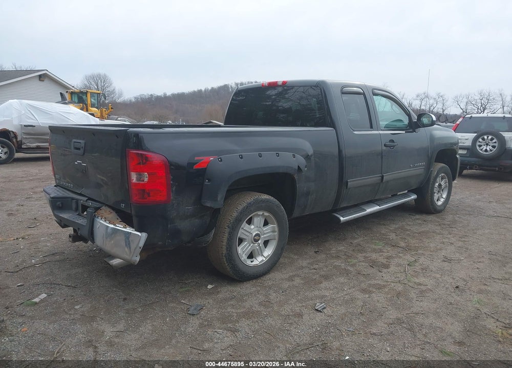 2011 CHEVROLET SILVERADO 1500 LT VIN: 1GCRKSE30BZ372310