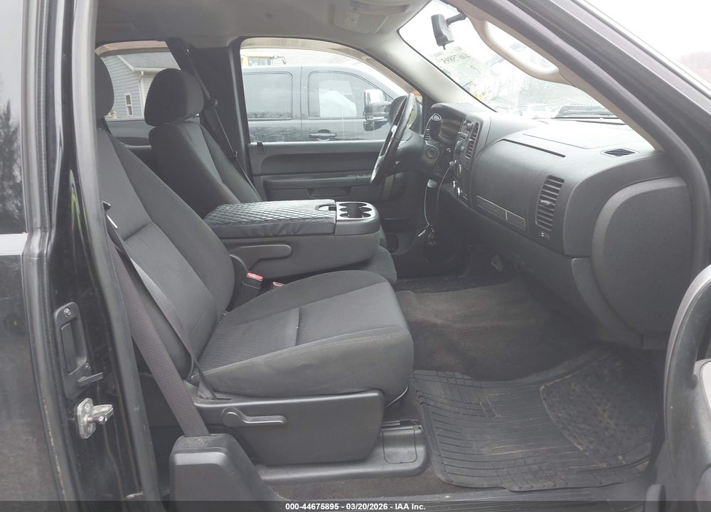 2011 CHEVROLET SILVERADO 1500 LT VIN: 1GCRKSE30BZ372310