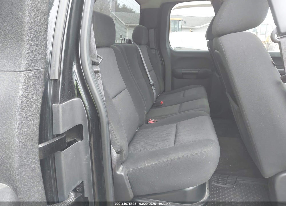 2011 CHEVROLET SILVERADO 1500 LT VIN: 1GCRKSE30BZ372310