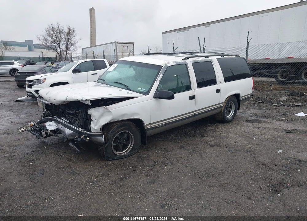 1999 CHEVROLET SUBURBAN 1500 LT VIN: 1GNEC16R3XJ392119