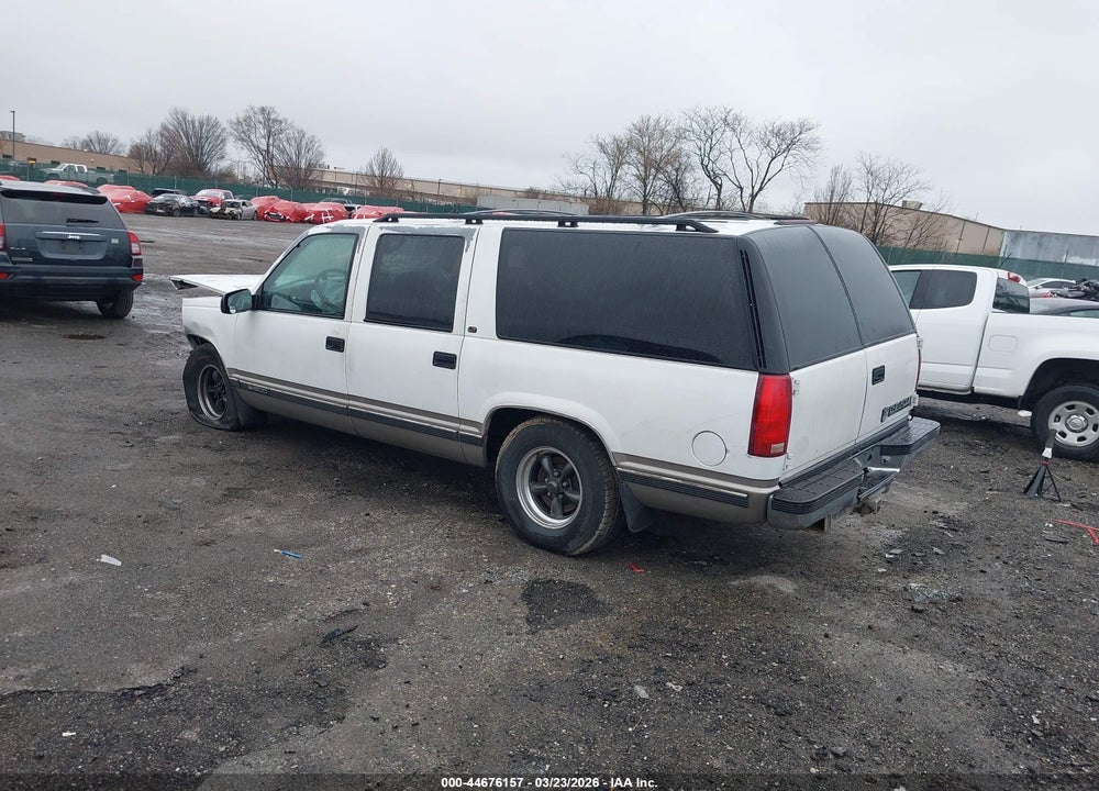 1999 CHEVROLET SUBURBAN 1500 LT VIN: 1GNEC16R3XJ392119