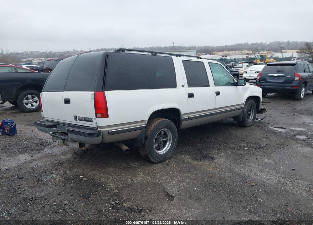 1999 CHEVROLET SUBURBAN 1500 LT VIN: 1GNEC16R3XJ392119