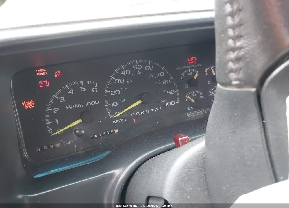 1999 CHEVROLET SUBURBAN 1500 LT VIN: 1GNEC16R3XJ392119