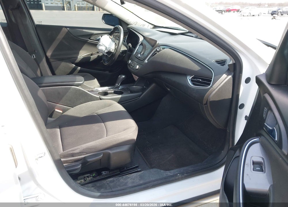 2018 CHEVROLET MALIBU LT VIN: 1G1ZD5ST9JF209910