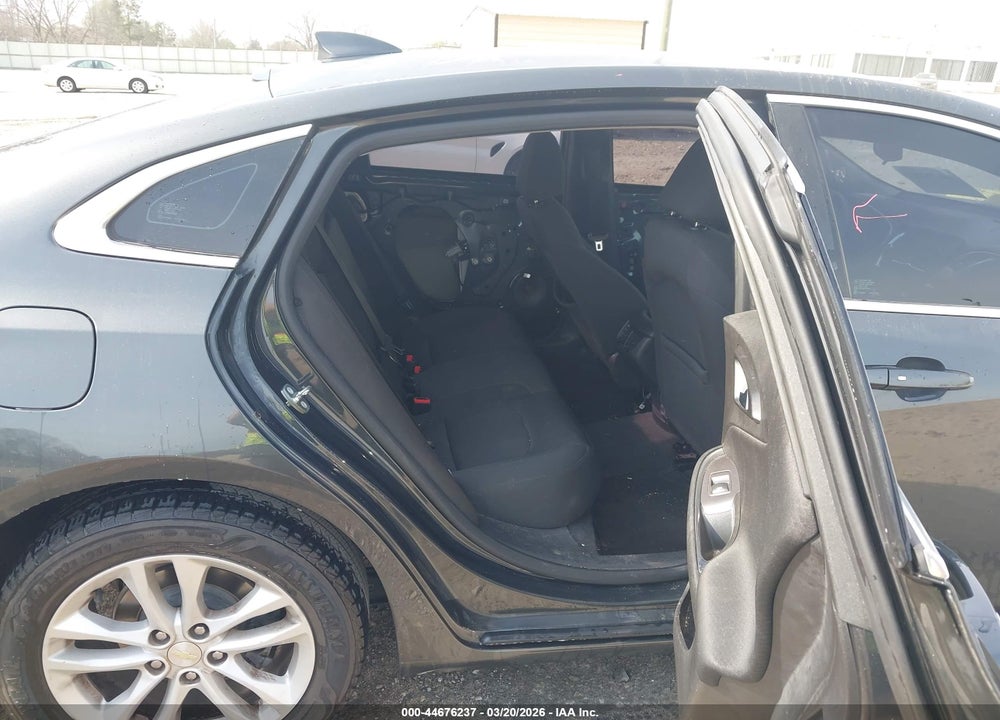 2018 CHEVROLET MALIBU LT VIN: 1G1ZD5ST2JF131518