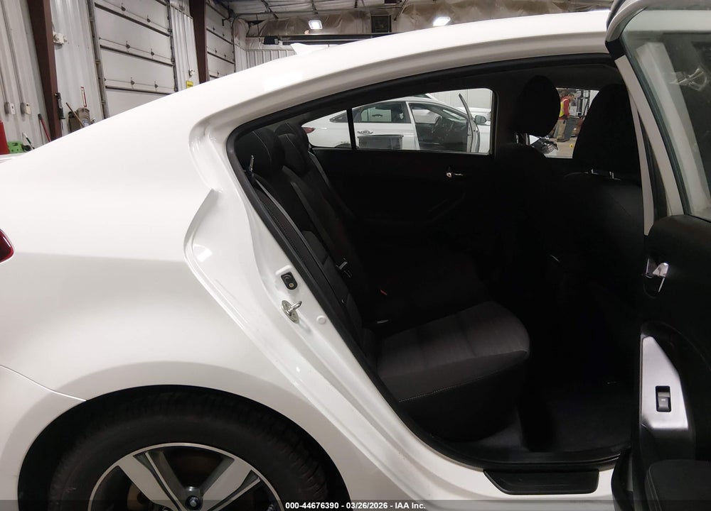 2018 KIA FORTE S VIN: 3KPFL4A73JE214171