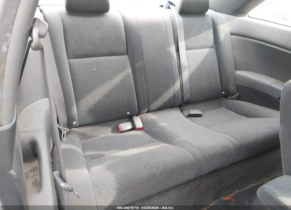 2005 HONDA CIVIC LX VIN: 1HGEM22525L009417