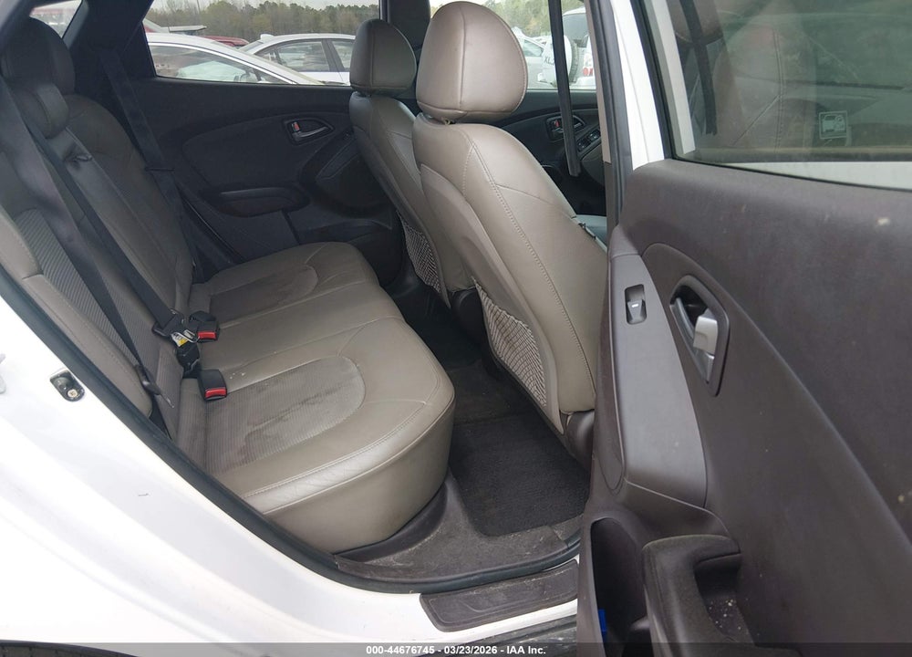 2015 HYUNDAI TUCSON SE VIN: KM8JU3AG3FU113105