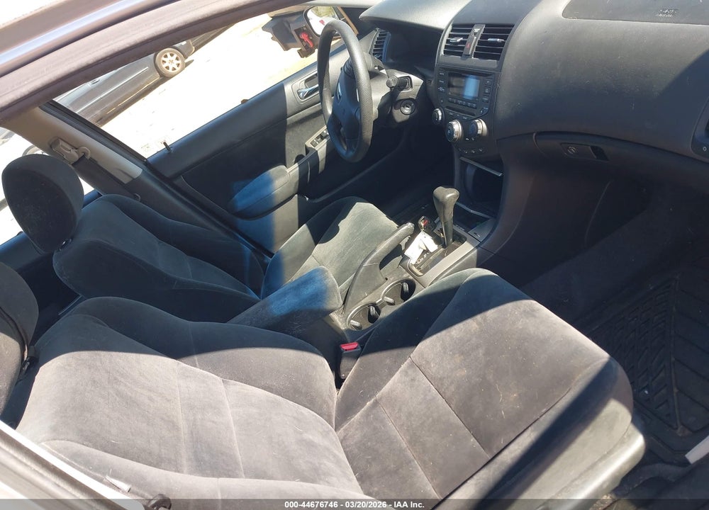 2005 HONDA ACCORD 2.4 EX VIN: 1HGCM567X5A176382