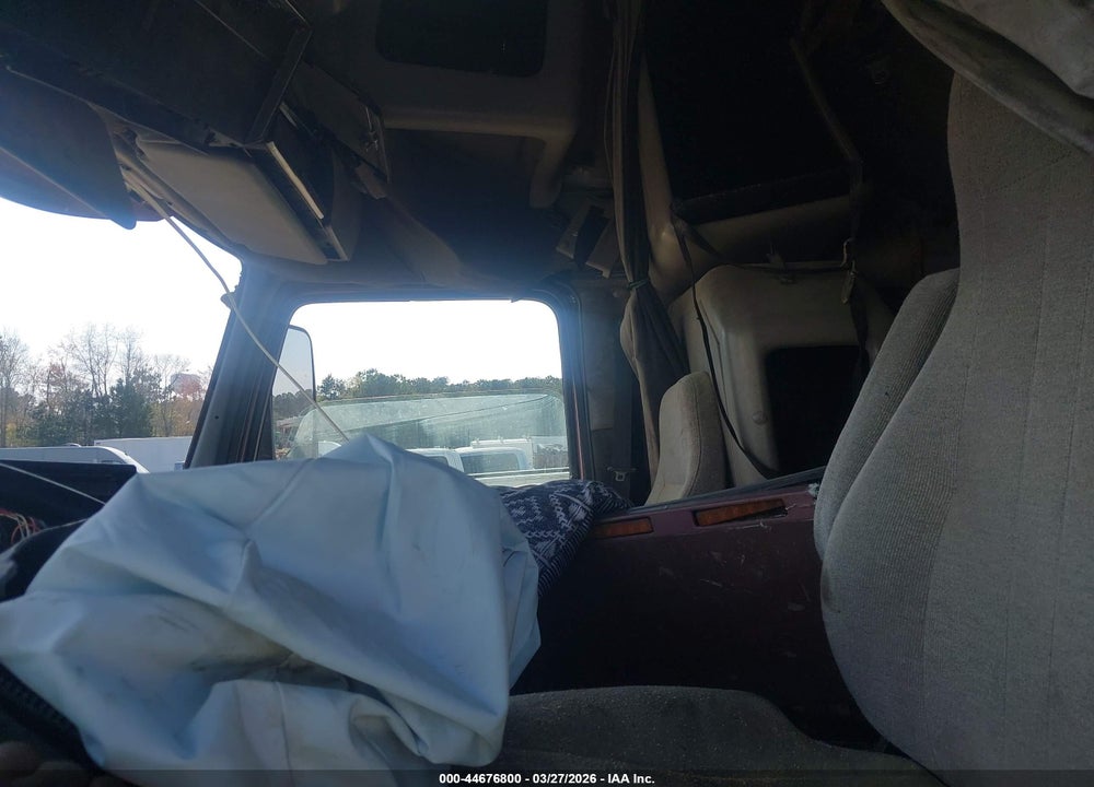 2000 VOLVO VN VIN: 4V4ND4RJ5YN244047