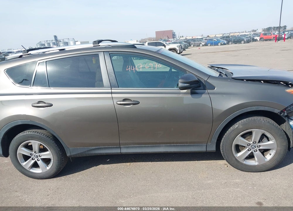 2015 TOYOTA RAV4 XLE VIN: 2T3RFREV4FW244706
