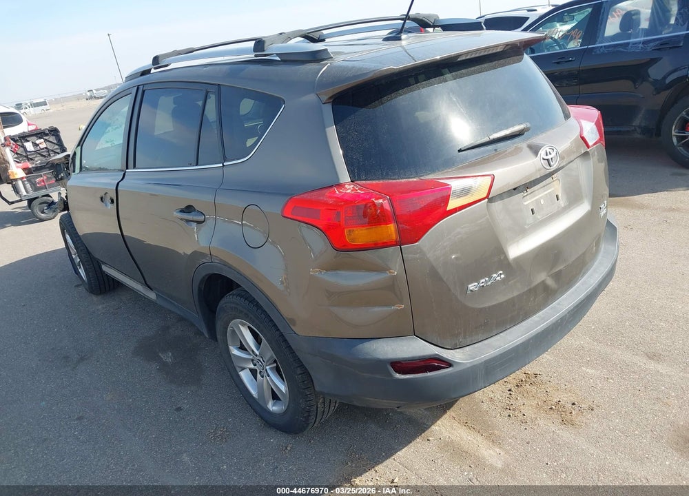 2015 TOYOTA RAV4 XLE VIN: 2T3RFREV4FW244706