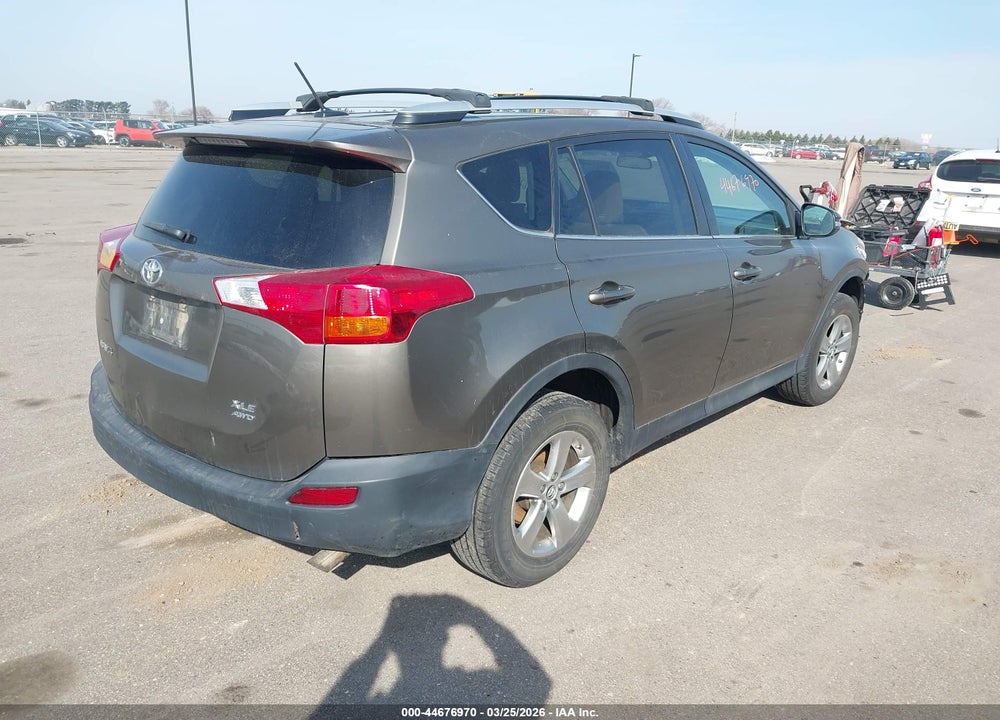 2015 TOYOTA RAV4 XLE VIN: 2T3RFREV4FW244706