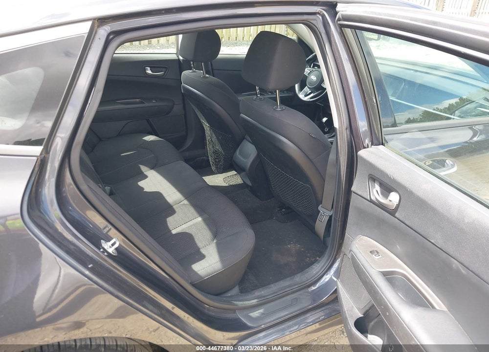 2019 KIA OPTIMA LX VIN: 5XXGT4L33KG325004
