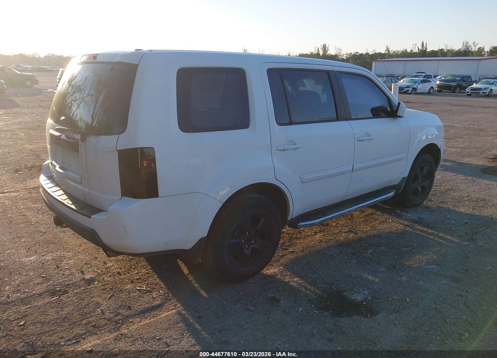 2011 HONDA PILOT EX-L VIN: 5FNYF3H58BB011948